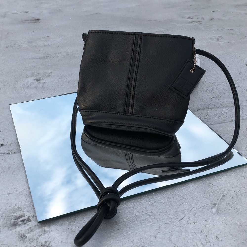 Small Liz Claiborne black shoulder crossbody purse